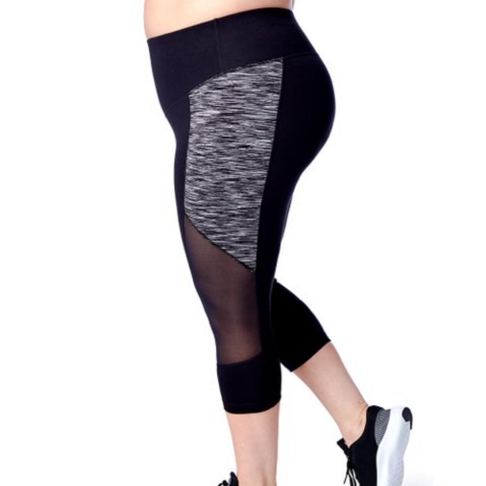 NWT Rainbeau Curves compression capri